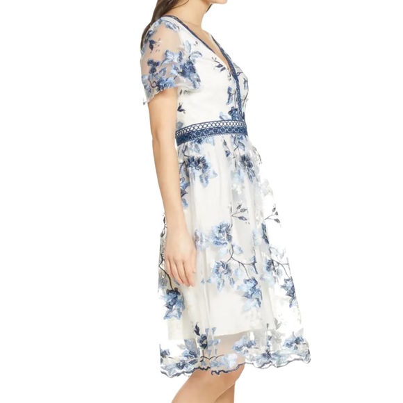 Chi Chi London Ashlee Embroidered Mesh Floral Dress 4 NWT - Picture 2 of 14